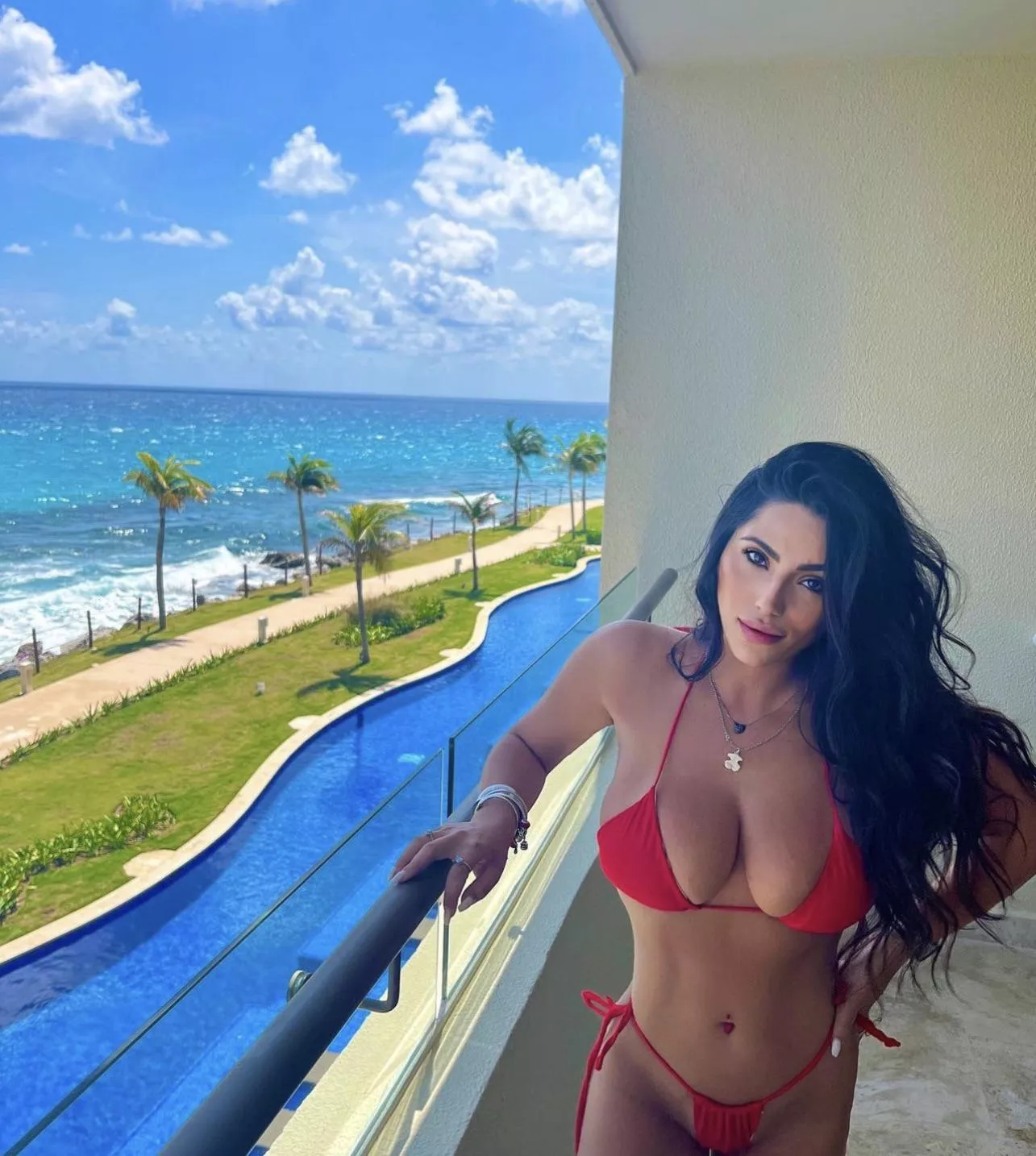 Ok the balcony posted by ResponsiveCock