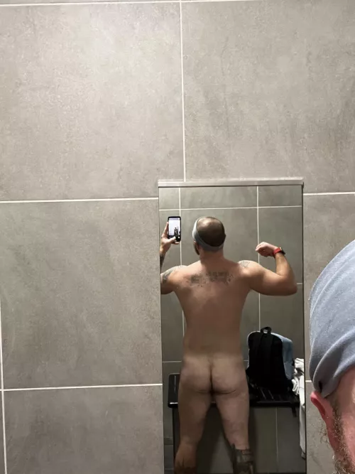 Post workout flex by Oldandnaked