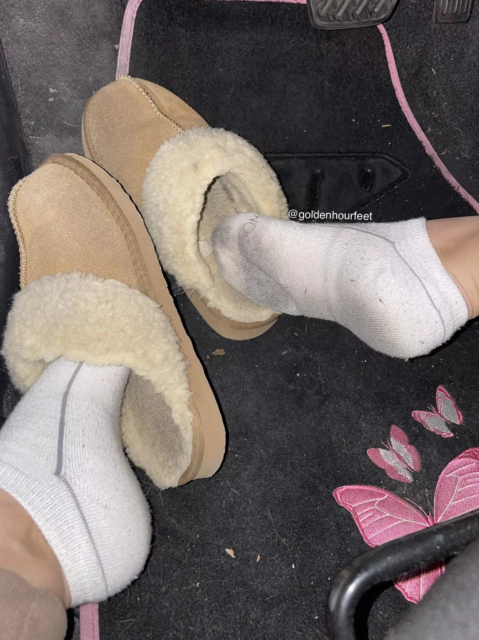 Selling my slippers & week worn socks💘 posted by goldenhourfeet