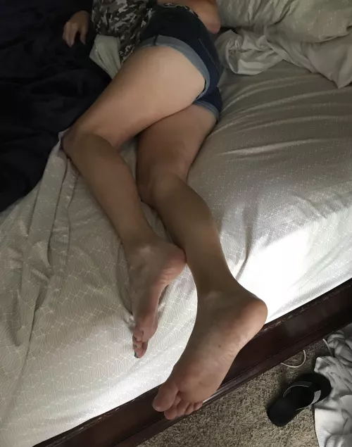 Smell these and lick them…my flip flops smell sooooo good!! DMs welcomed by jennamichelle4U