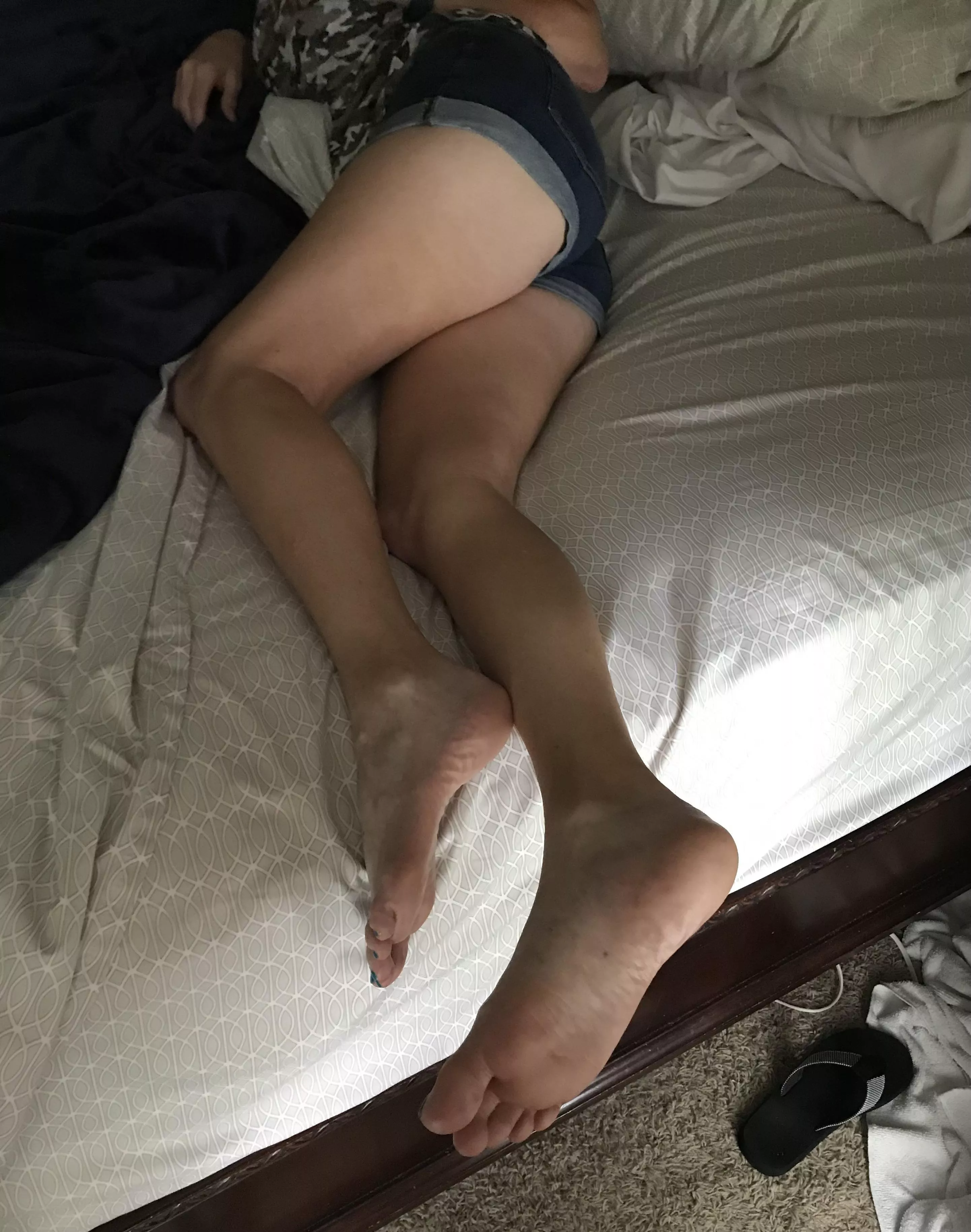 Smell these and lick them…my flip flops smell sooooo good!! DMs welcomed posted by jennamichelle4U