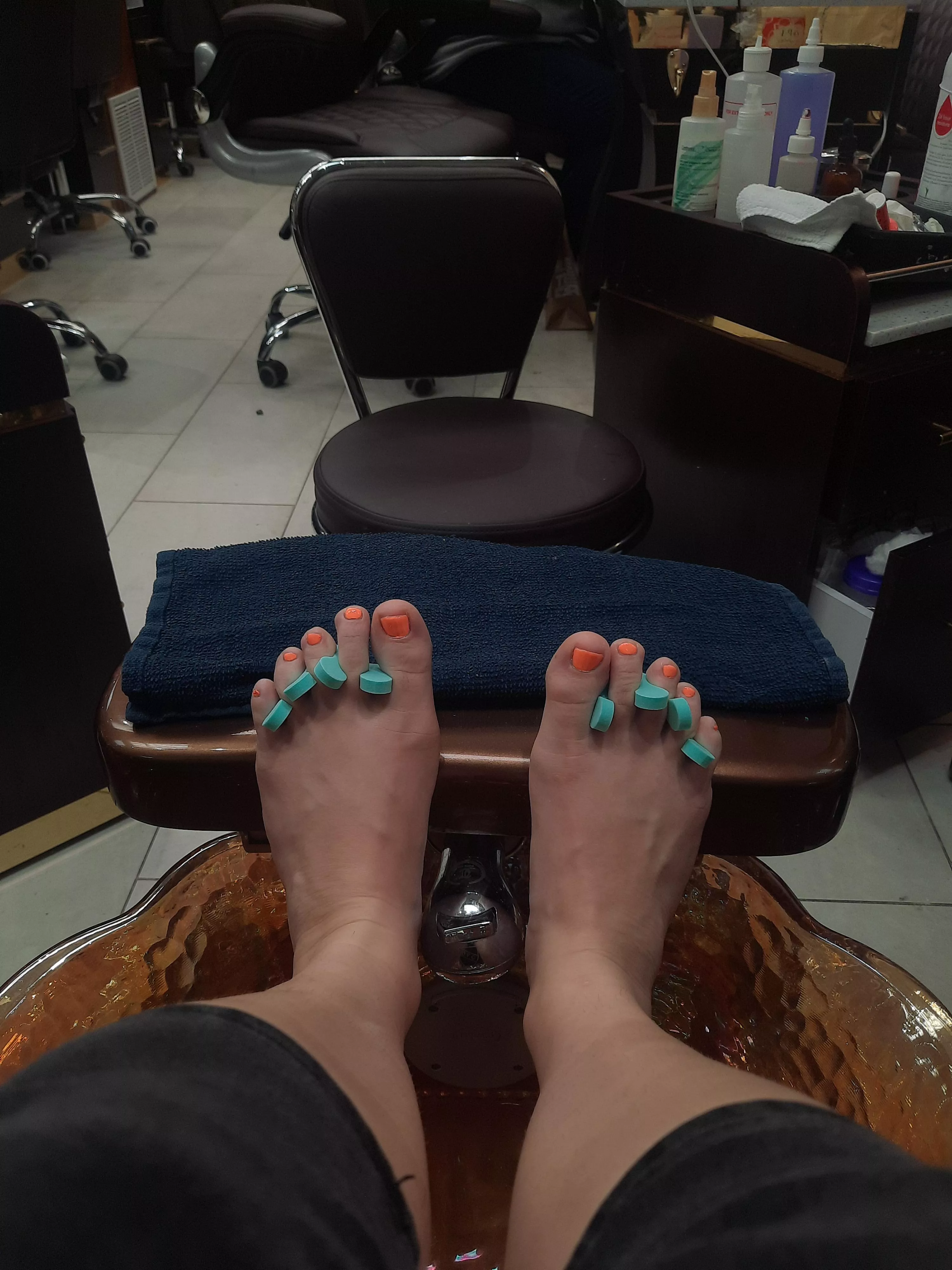 spread toes.. posted by indie2love