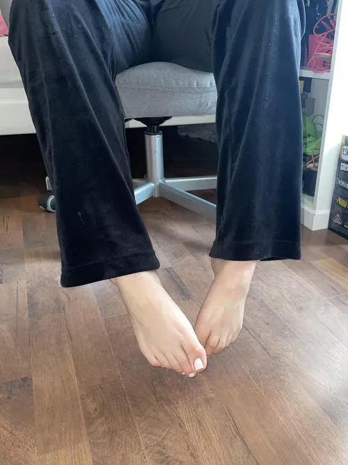 Tell me how you wanna lay under that table 🤲🏻🦶🏼 by emk024