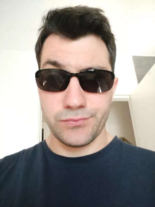 The sun hasn't stopped shining lately, so I've had to dust off the 🕶️, happy 