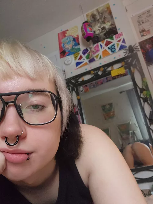 Totally normal average everyday selfie, yaknow by soren_vale