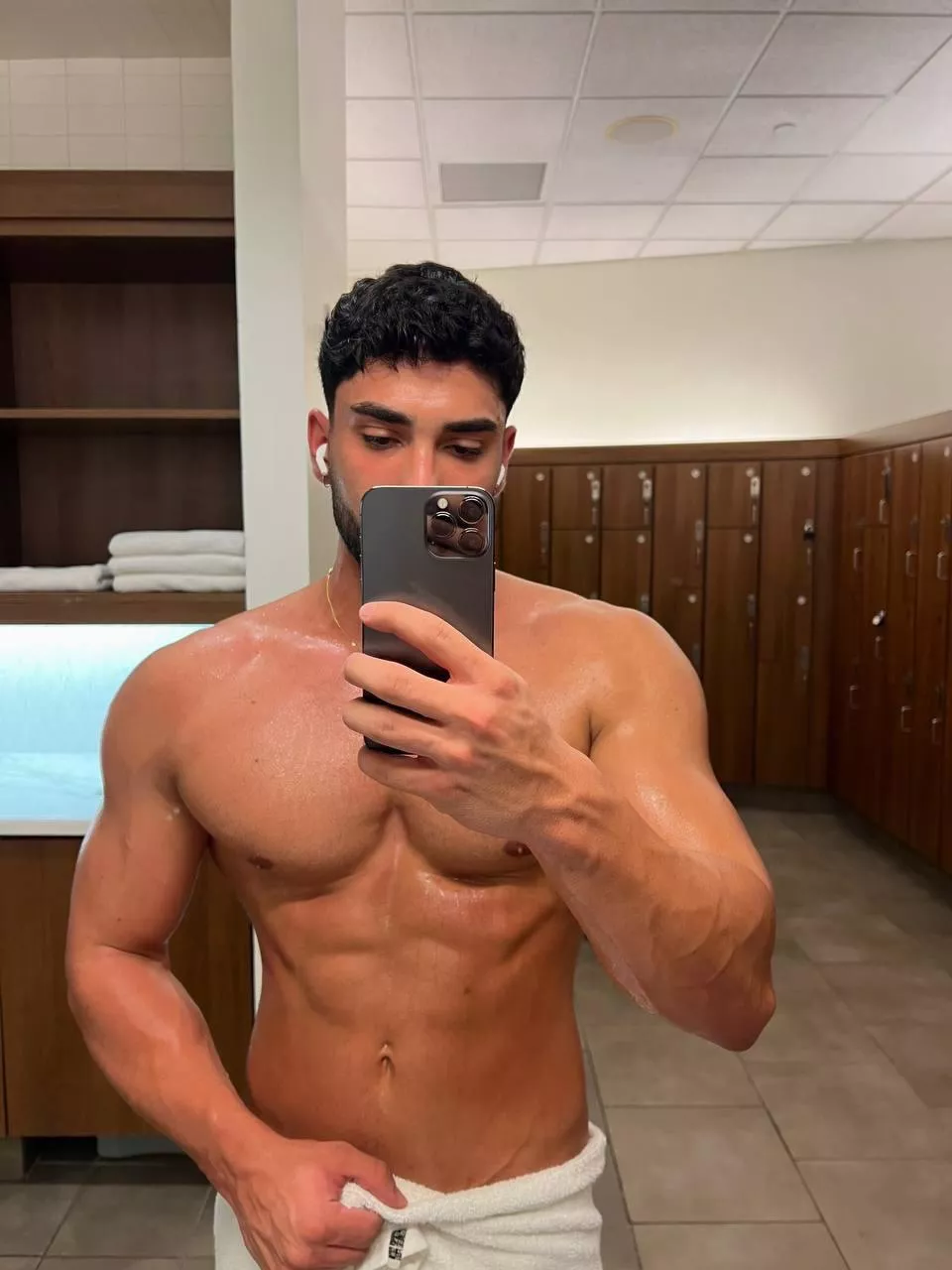 wanna get sweaty with me? posted by EthanShreds