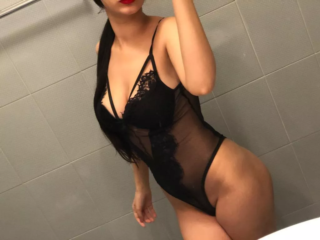 Wanna see what’s under my lingerie? posted by EnergeticallyPushy