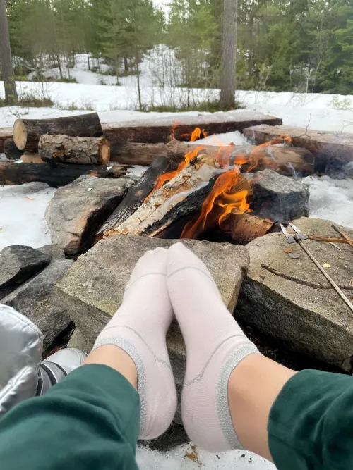 Wouldn't it be heaven to have my sweaty sole on your face and my sweaty toes in your mouth? by Elexxa93