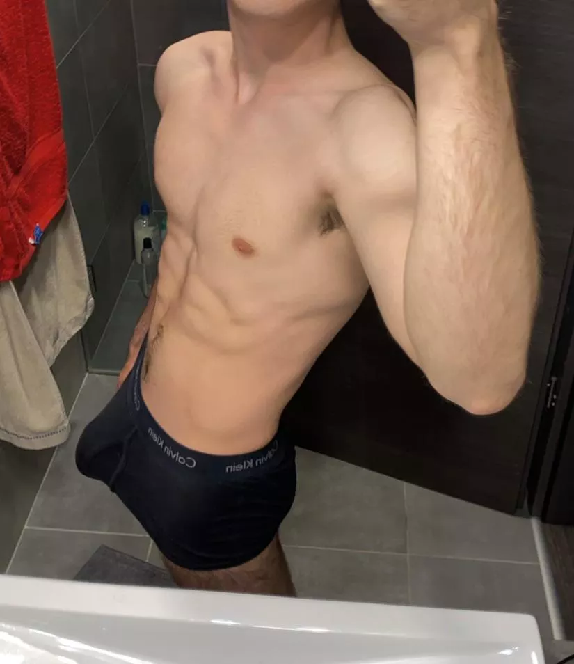 19 curious Comment what would you do if you seen this in yoou room when you wake up at morning?😈 posted by blasiestorwell