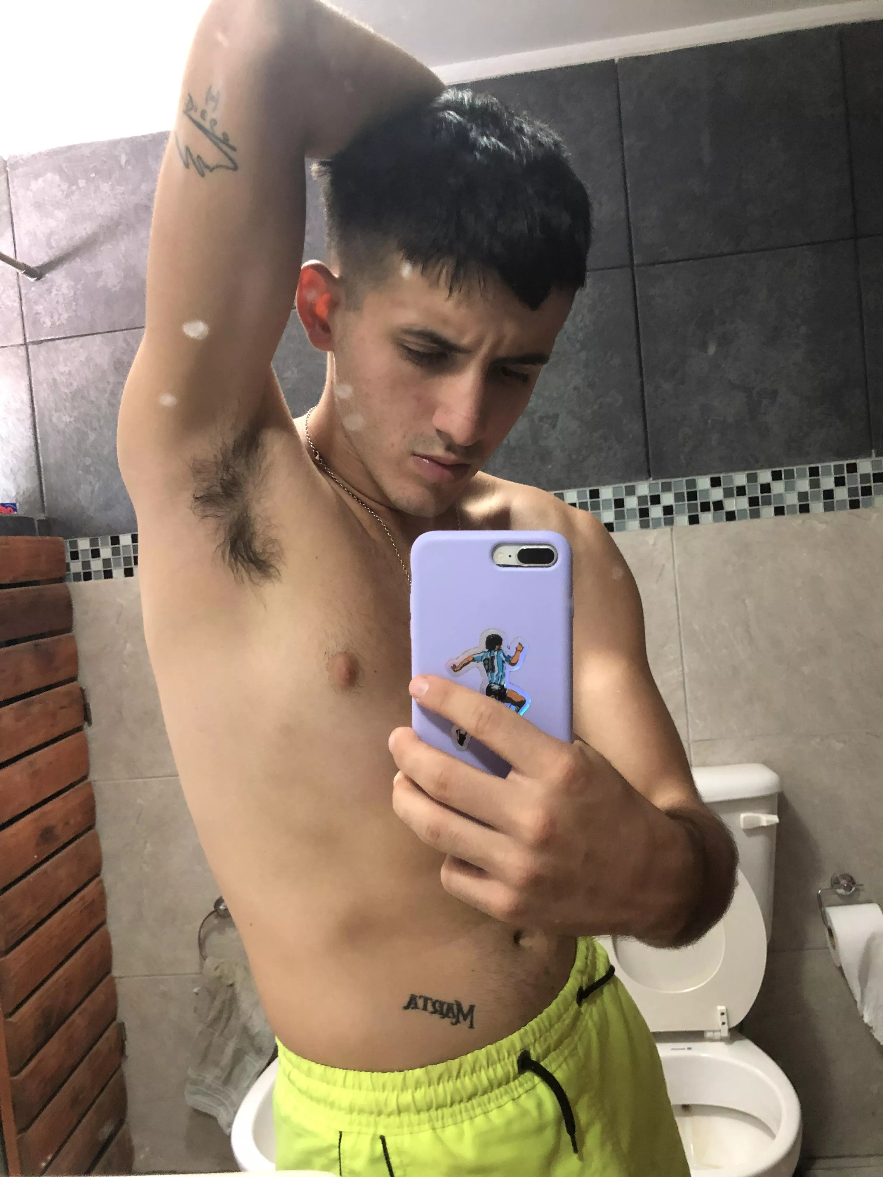 20 years old, huge cock, sweaty armpits, feet, strong legs, good physique, super dominant, strong legs posted by Latindeportista