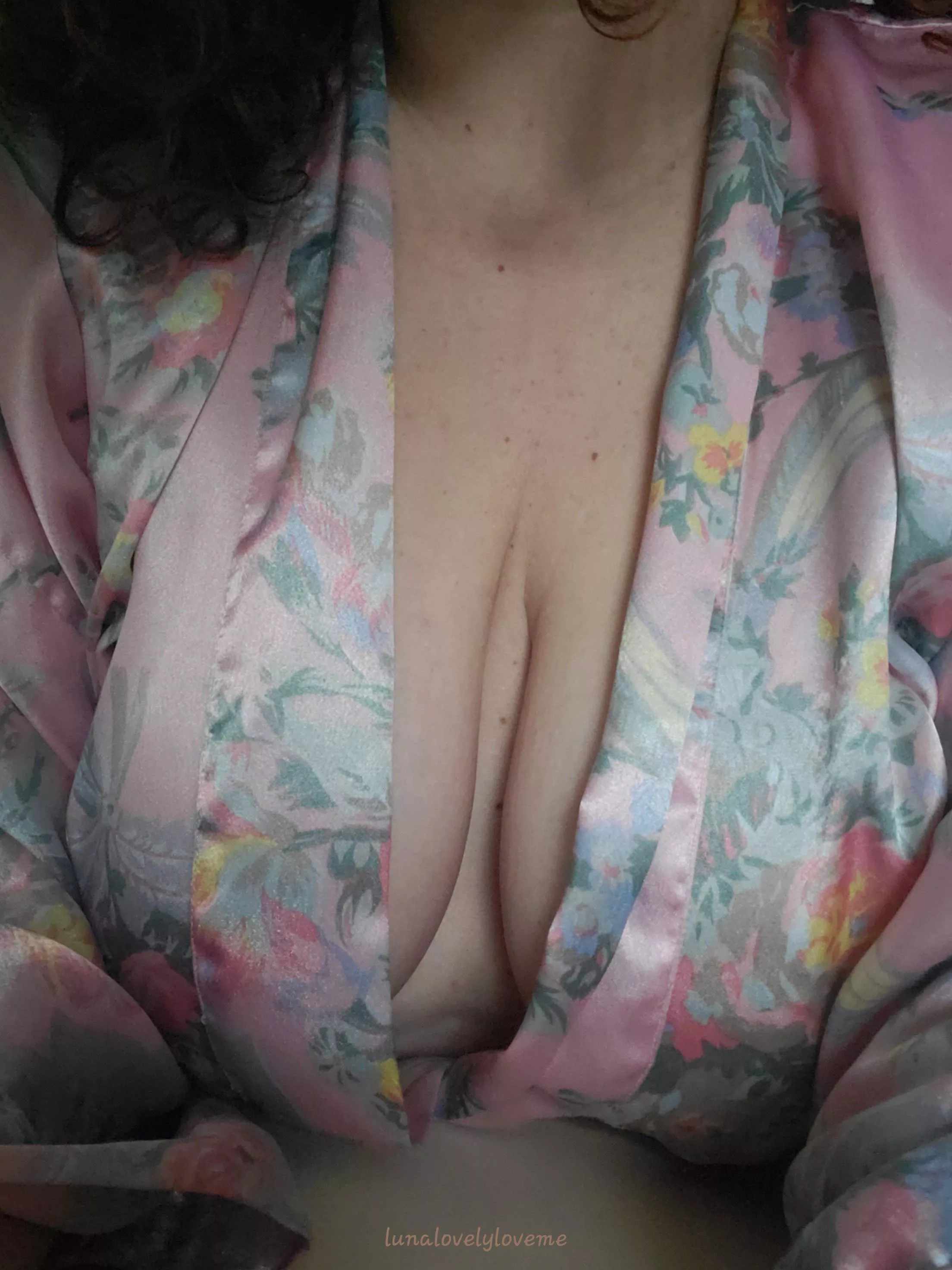 about to jump in the shower posted by Lunalovelyloveme