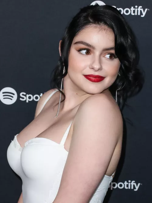 Ariel Winter by OldDark96
