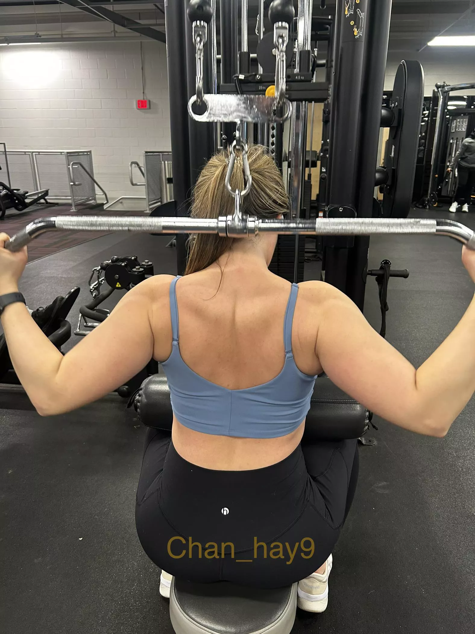 Baby Back muscles trying to peak through 😻 posted by Chan_Hay