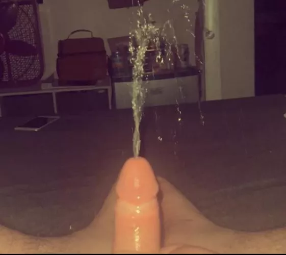 Bored home alone and piss soaking the bed all day today. Chat if you’re horny want to talk about all things piss 💦 by Time-Yak661