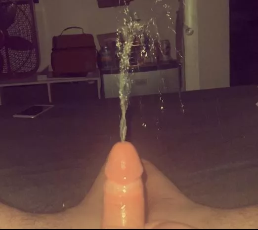 Bored home alone and piss soaking the bed all day today. Chat if you’re horny want to talk about all things piss 💦 posted by Time-Yak661