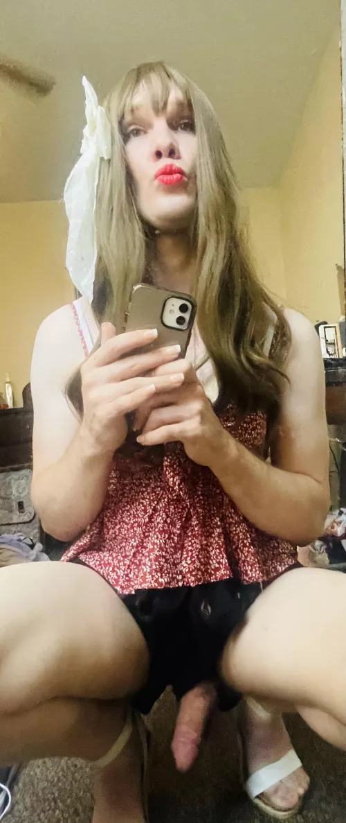 Could use a little tip right about now. 👸🏻 by dumbbitchlizzielynn