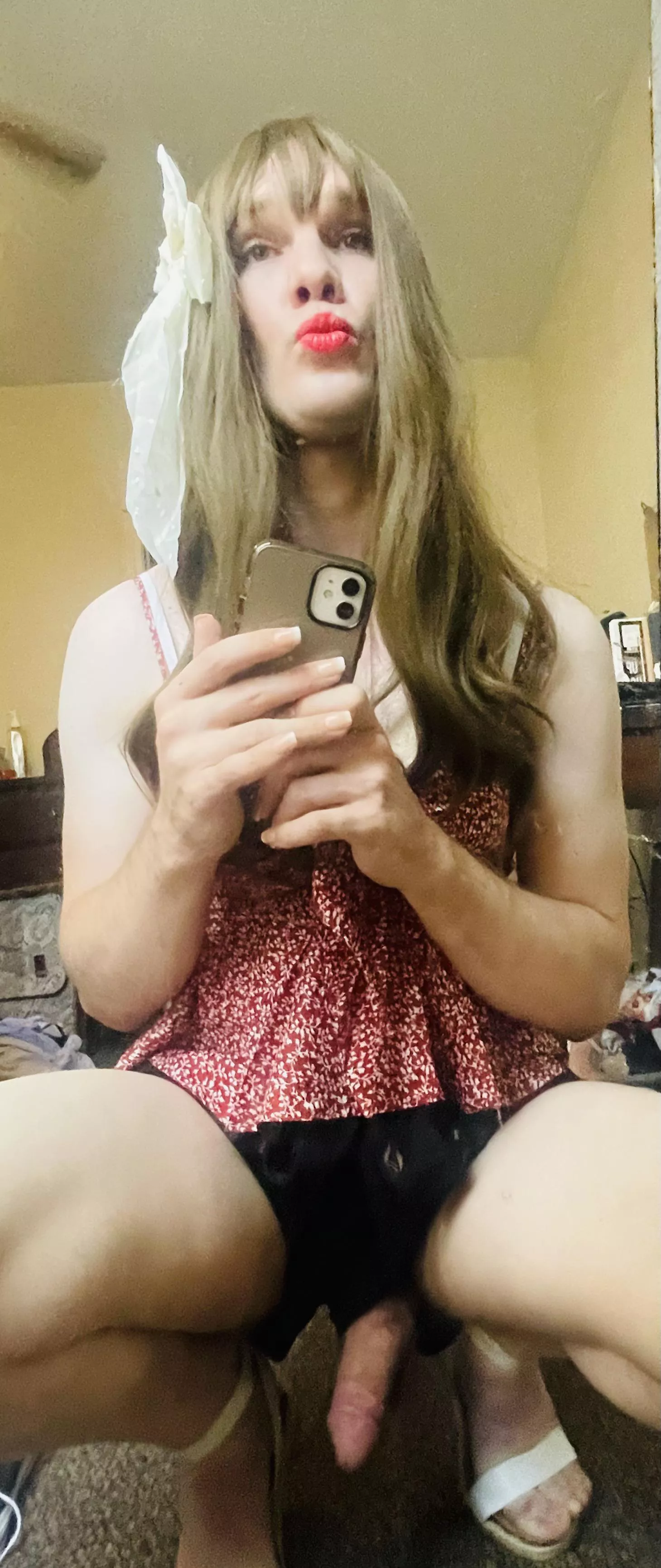 Could use a little tip right about now. 👸🏻 posted by dumbbitchlizzielynn