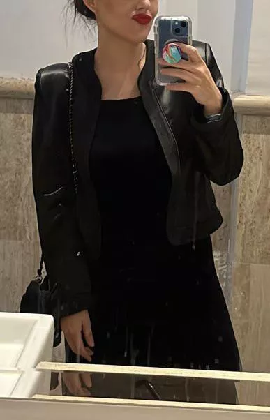 D-Day! Biggest contract of the year.. Let’s sign these monkeys💪 [f] posted by dickbrained_forever