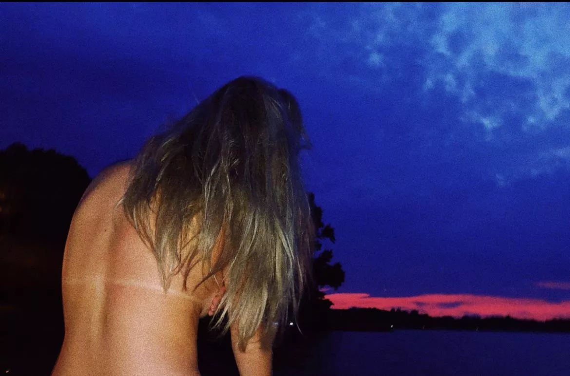 Enjoying sunset naked posted by freakybi1204