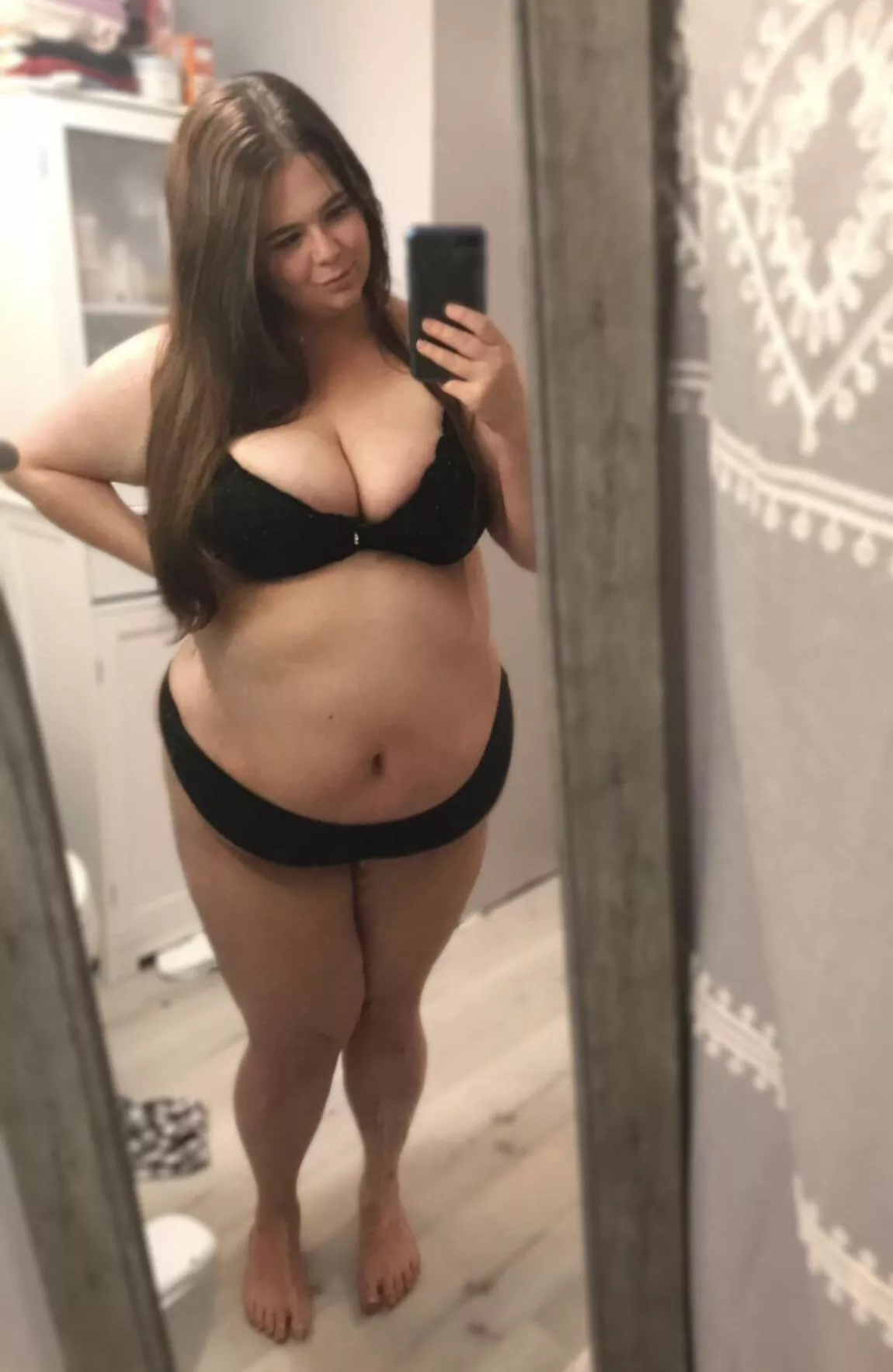 Feeling pretty tonight. ❤️ posted by LoveSamanthaRoses