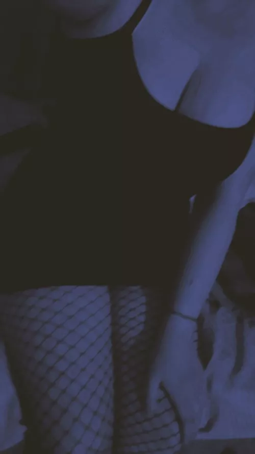 Feeling sad and lonely 😭 by kinkybunnee