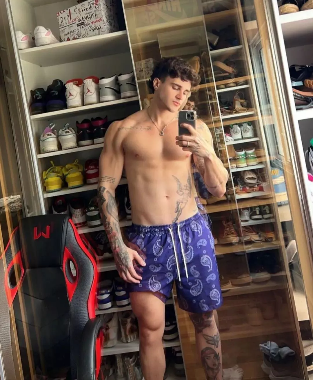 Hello reddit posted by bistomasto