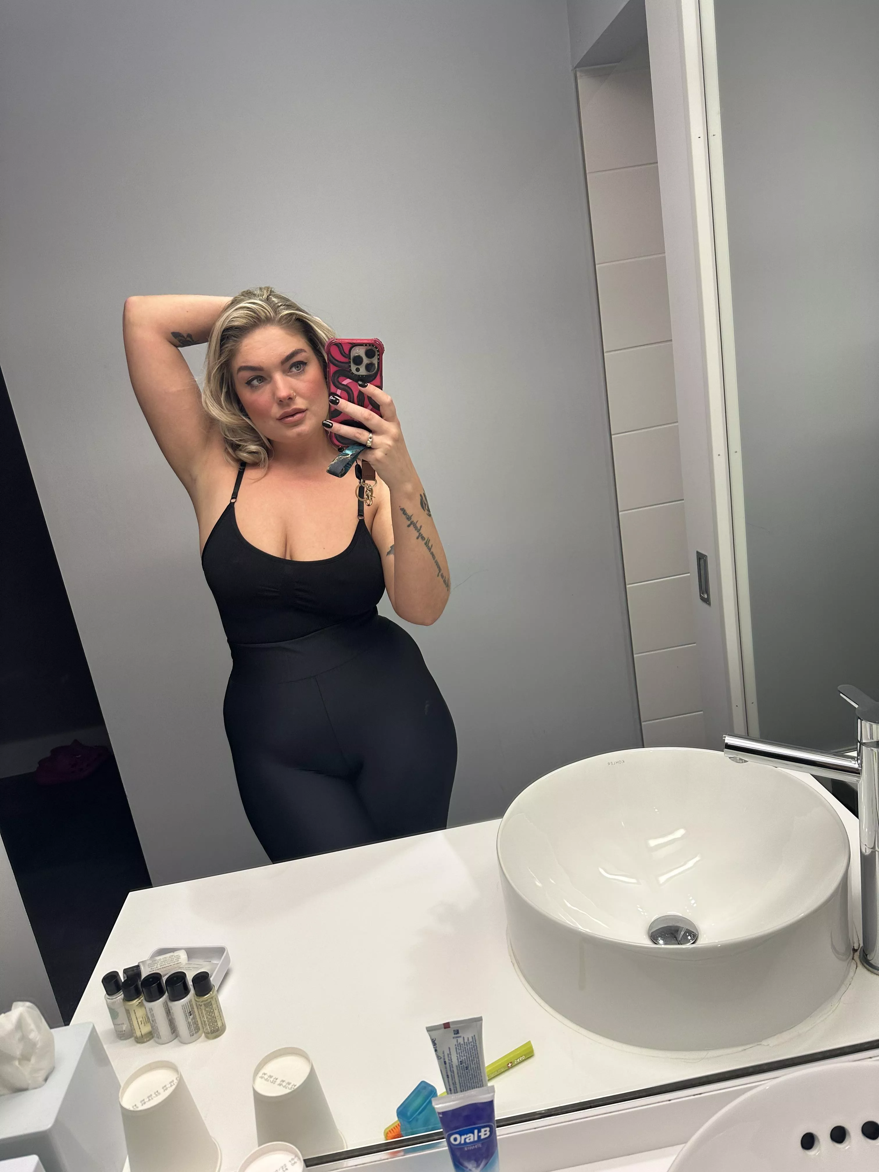 I love to show off my pits 🥰 who wants to like them!? posted by MalloryFoxxx