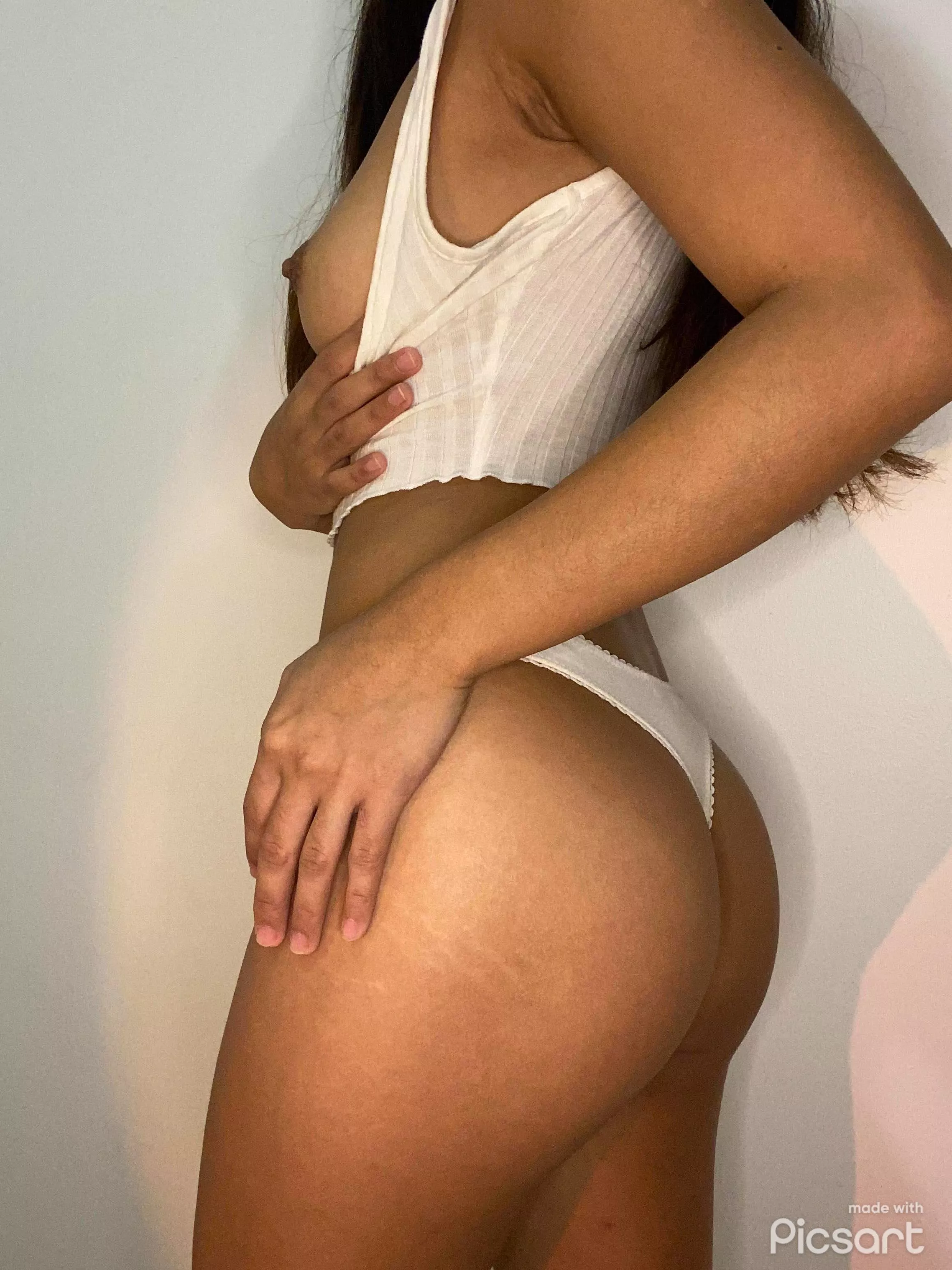 If u let me i'll make u happy tonight 😚 posted by itsaliciaruby