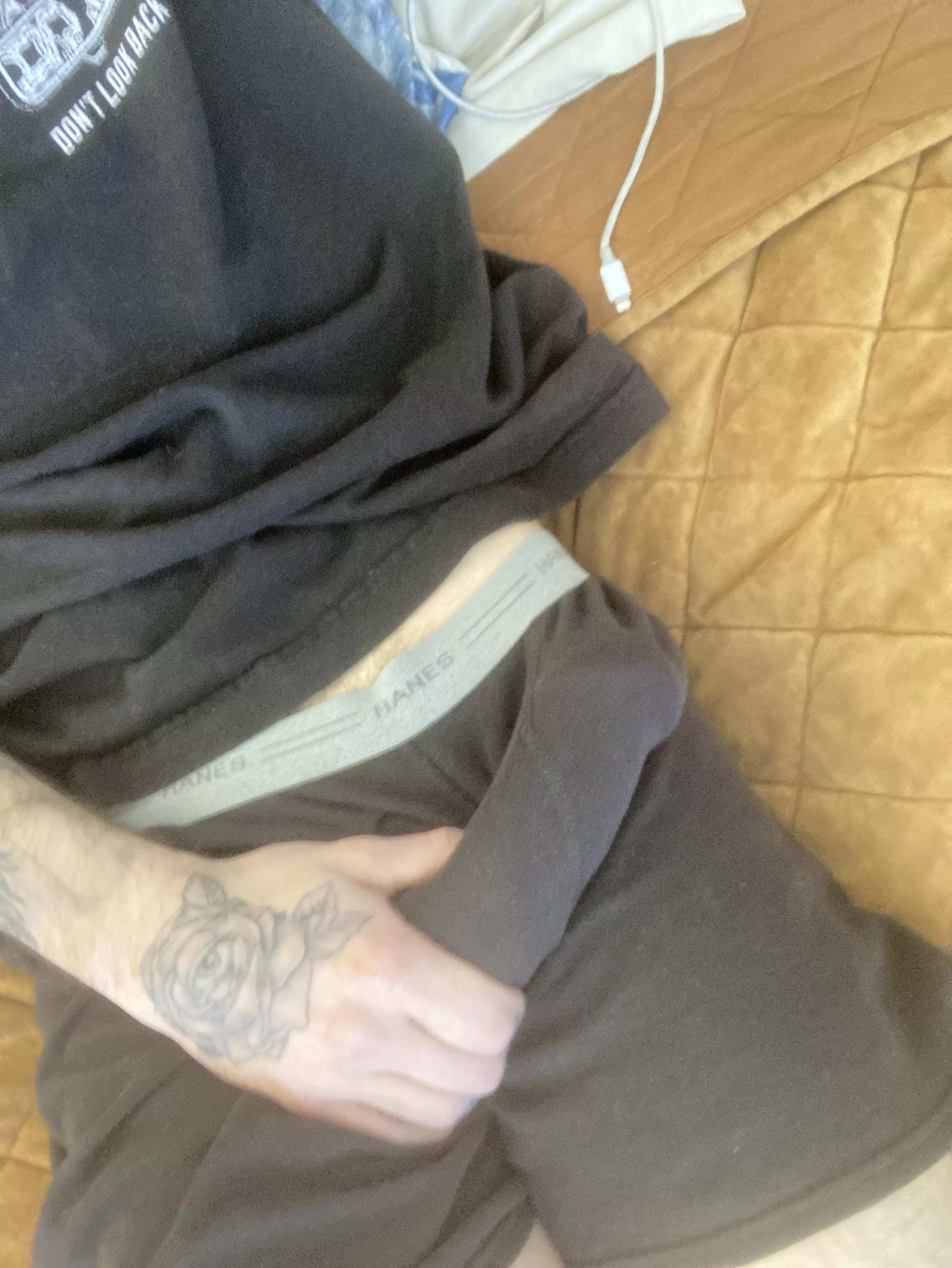 Ignore that thicc object and pay attention to my Hanes posted by Hellbent_666999