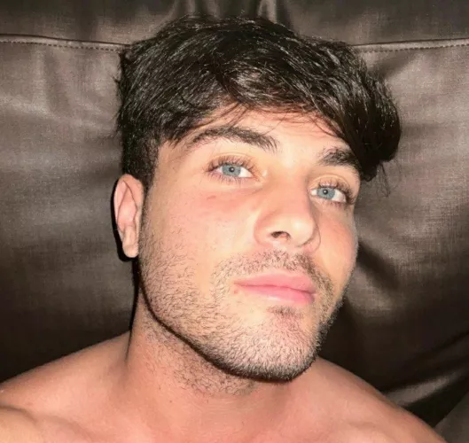 Letting reddit decide if I shave my 'beard' or let it grow by GoudemijnT