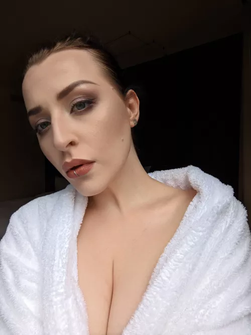 Morning everyone 🖤 [F] by quinnlinden