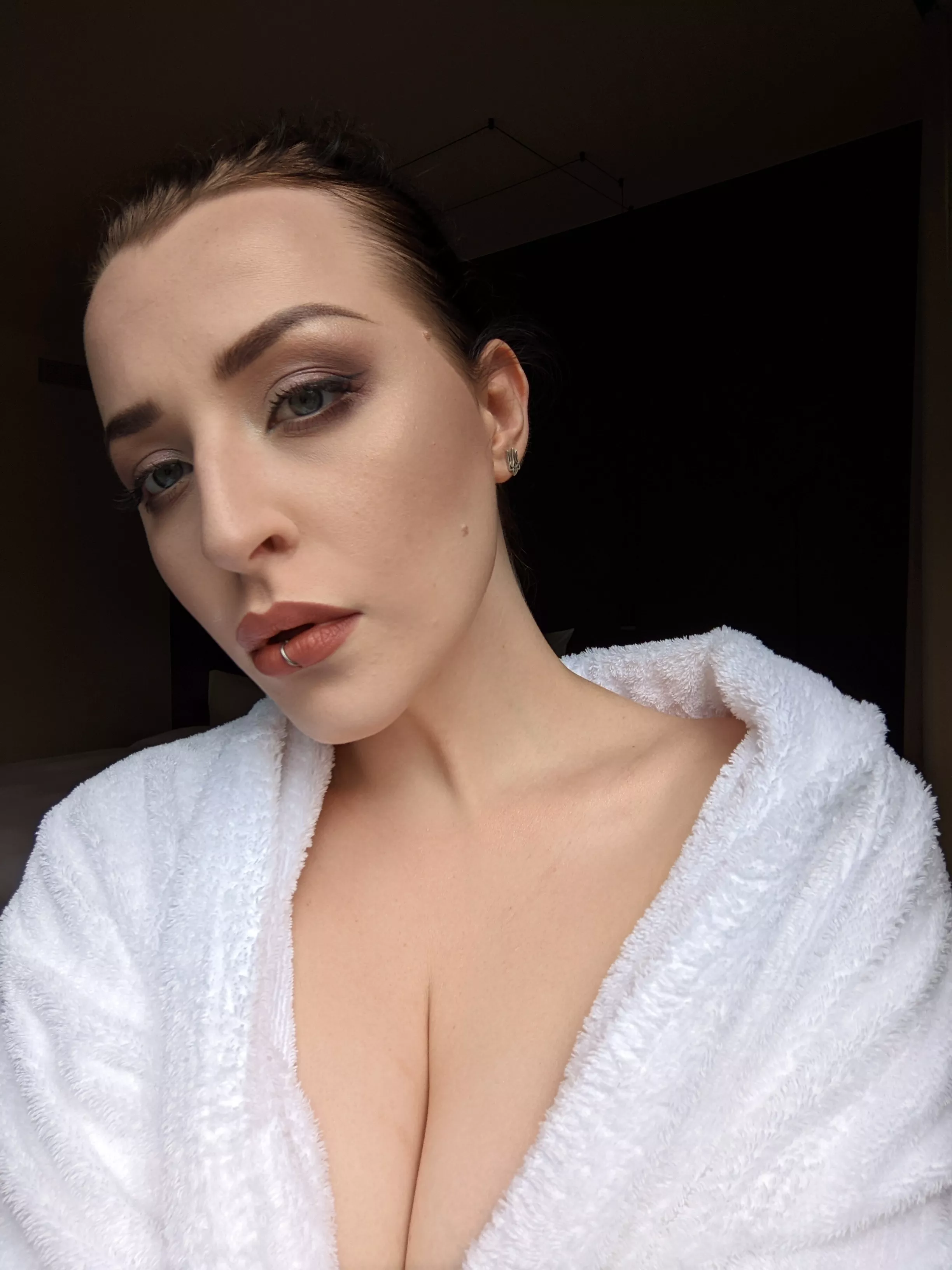 Morning everyone 🖤 [F] posted by quinnlinden