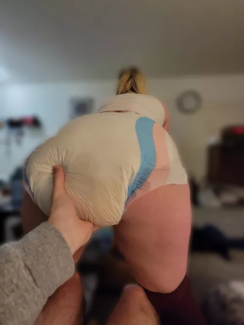 squish squish 💦💛 by acuteacorn