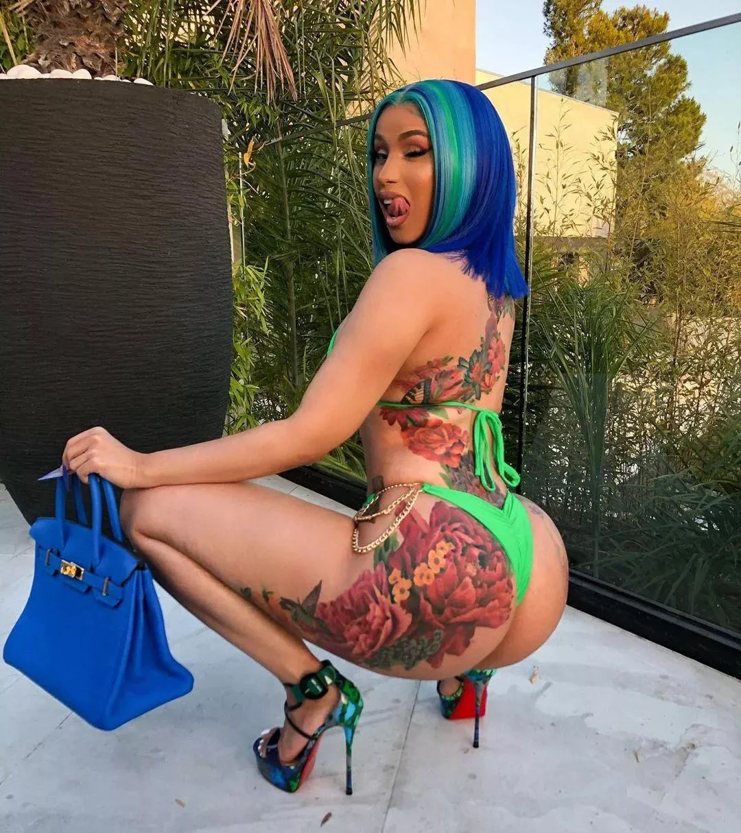 Thinking about Cardi B and her packing a massive girlcock posted by collinseal