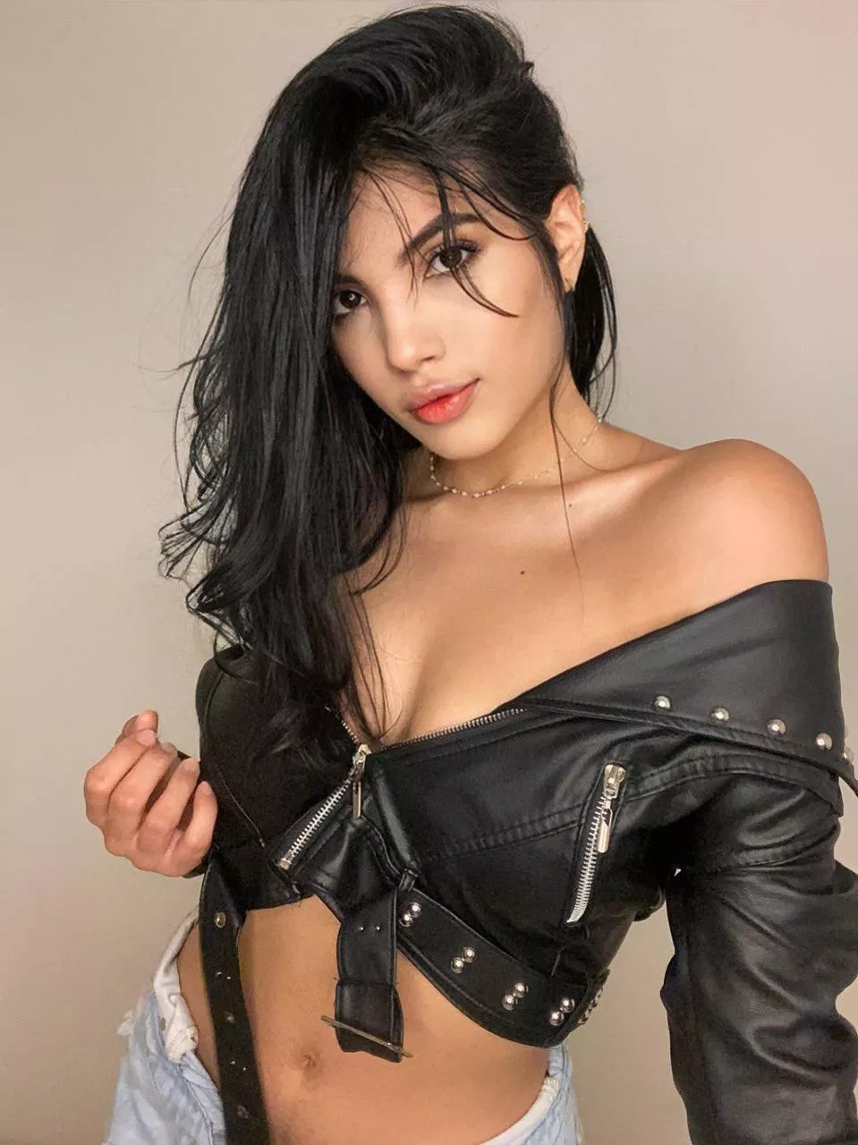 This outfit makes me feel spicy… posted by Delightful-Divaa