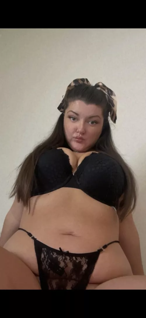 Waiting for you load 😉 by LacyLouAW