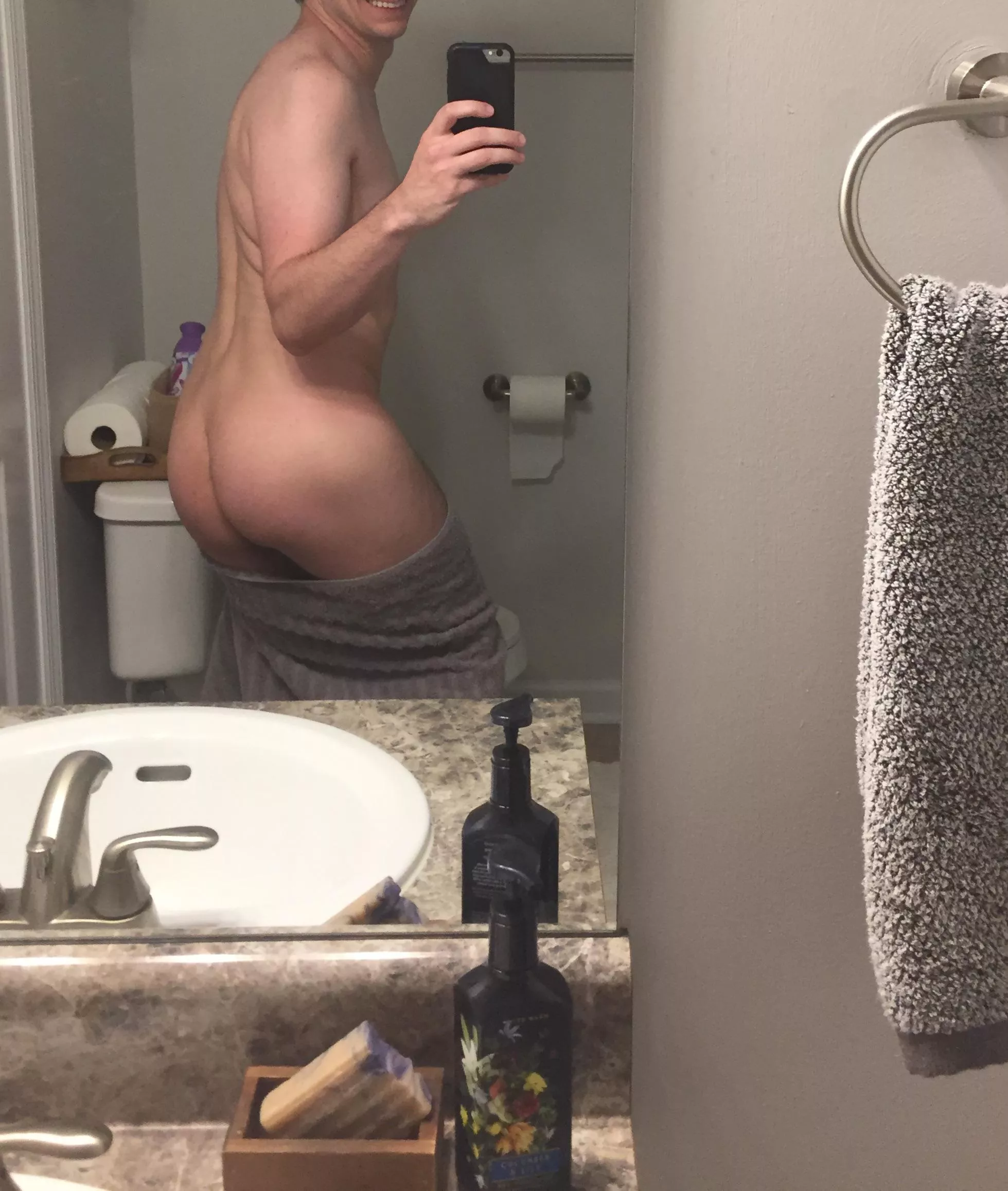 Whoever comments gets to hit it 😜 posted by nickifuckedmyass