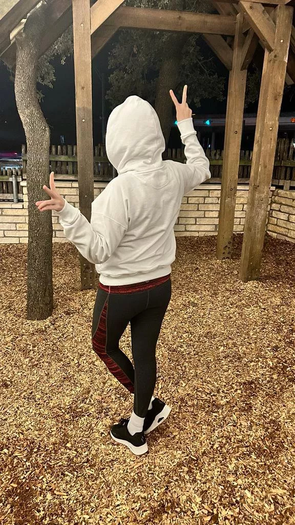 wife likes workingout outdoors (f) posted by GorgeousHusband