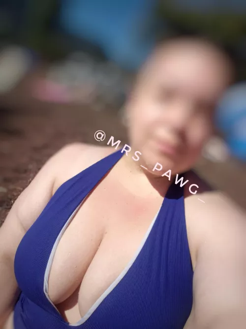 would you rub sunblock on me pretty please? by mrs_pawg_