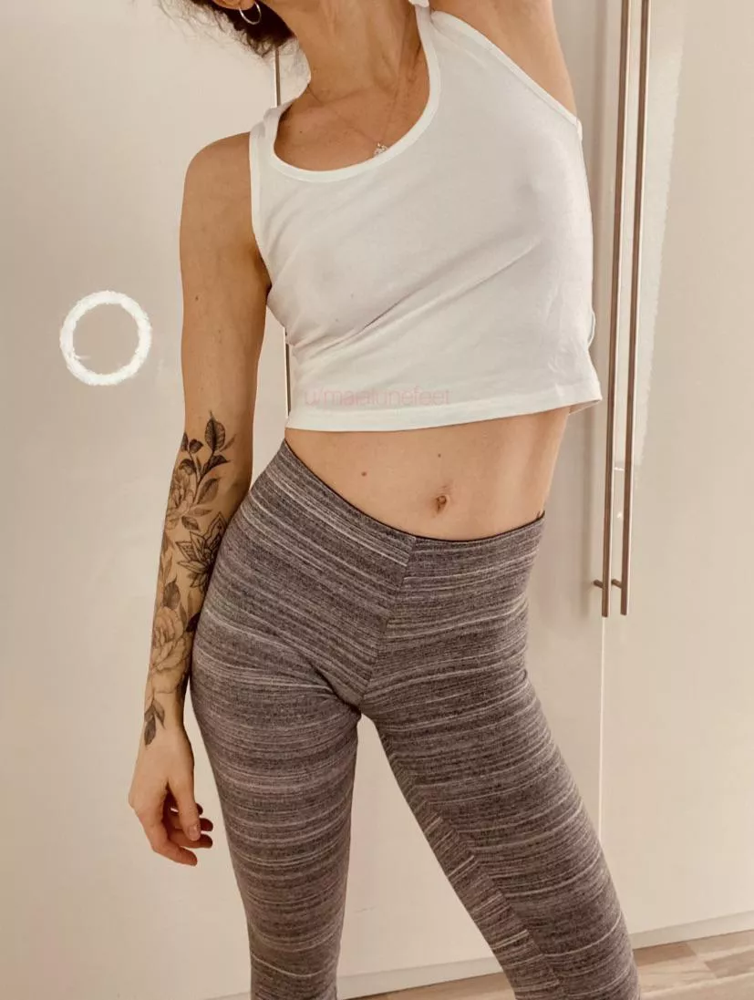 Yoga pants and no bra kinda Sunday 🖤😉 posted by maialunefeet