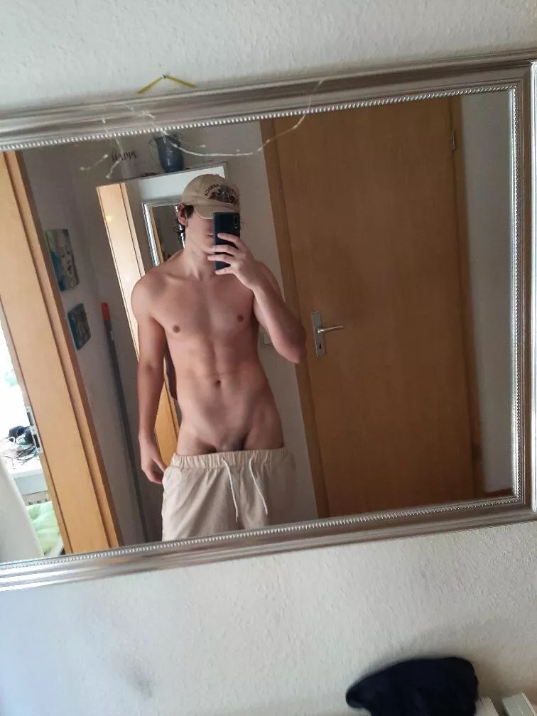 [19] happy V day✌️ posted by beaugosse_xxx