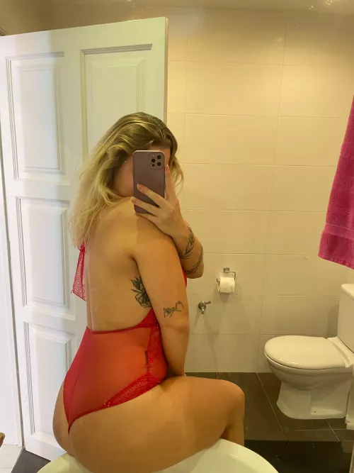 am I girlfriend material ? by qodiax