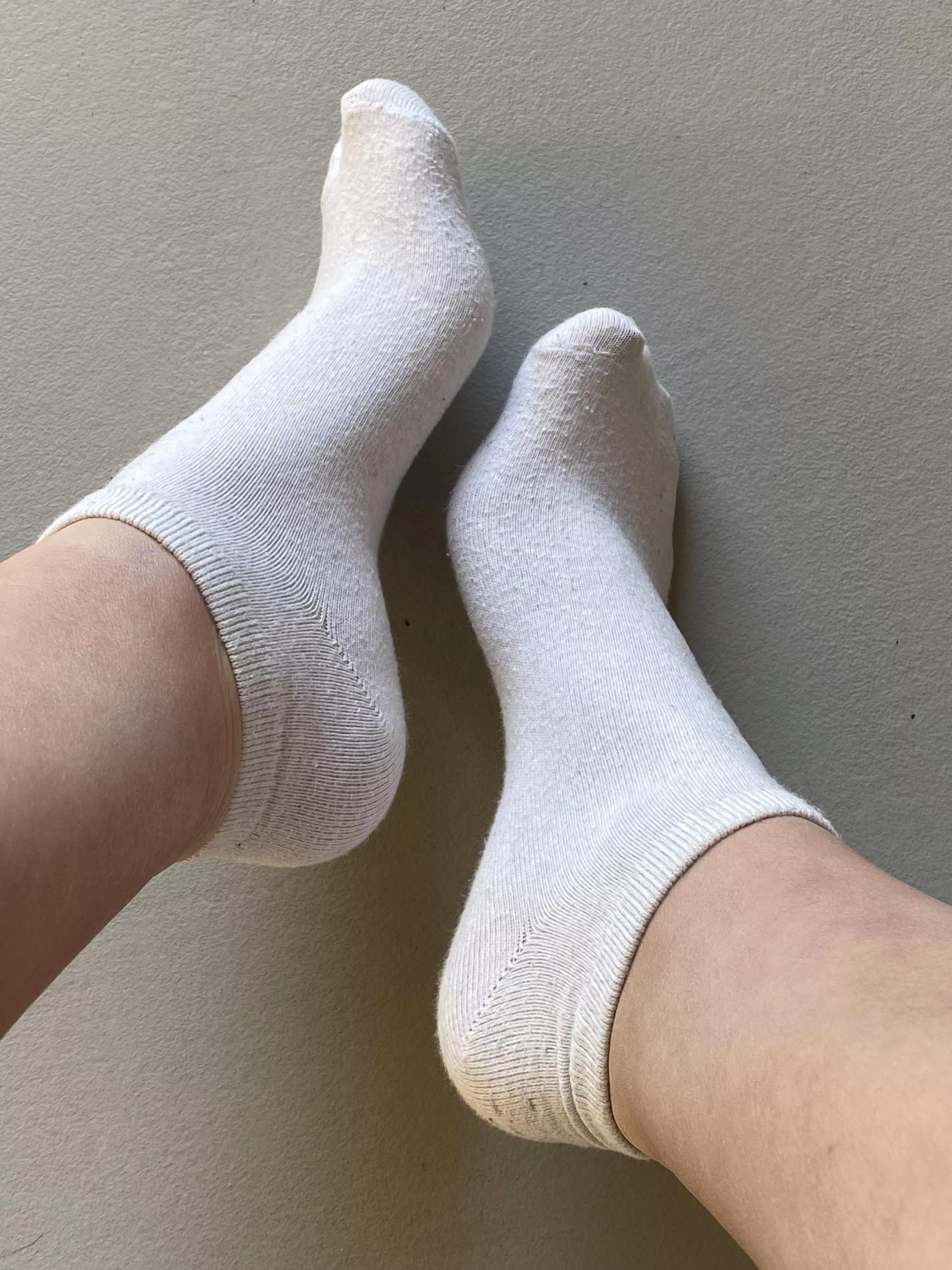 (Female) Who loves white cute socks ?🥵💦🤍 posted by the_oneandonlybella_