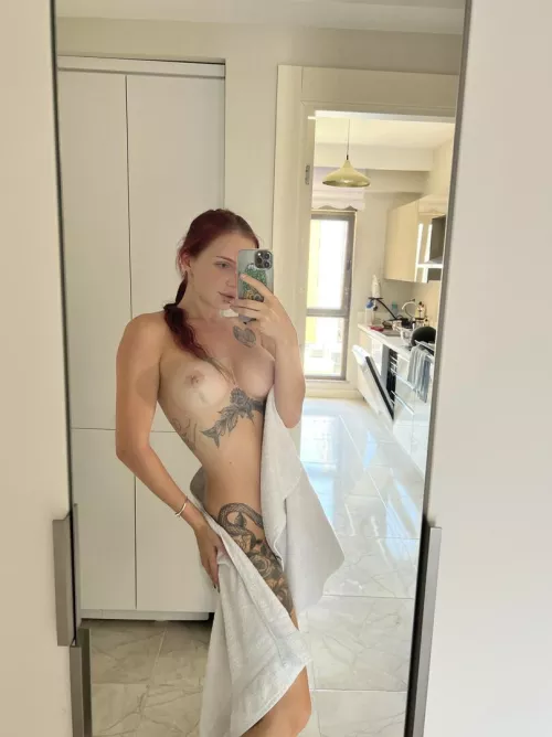 Fit And Juicy by MaryGreyi