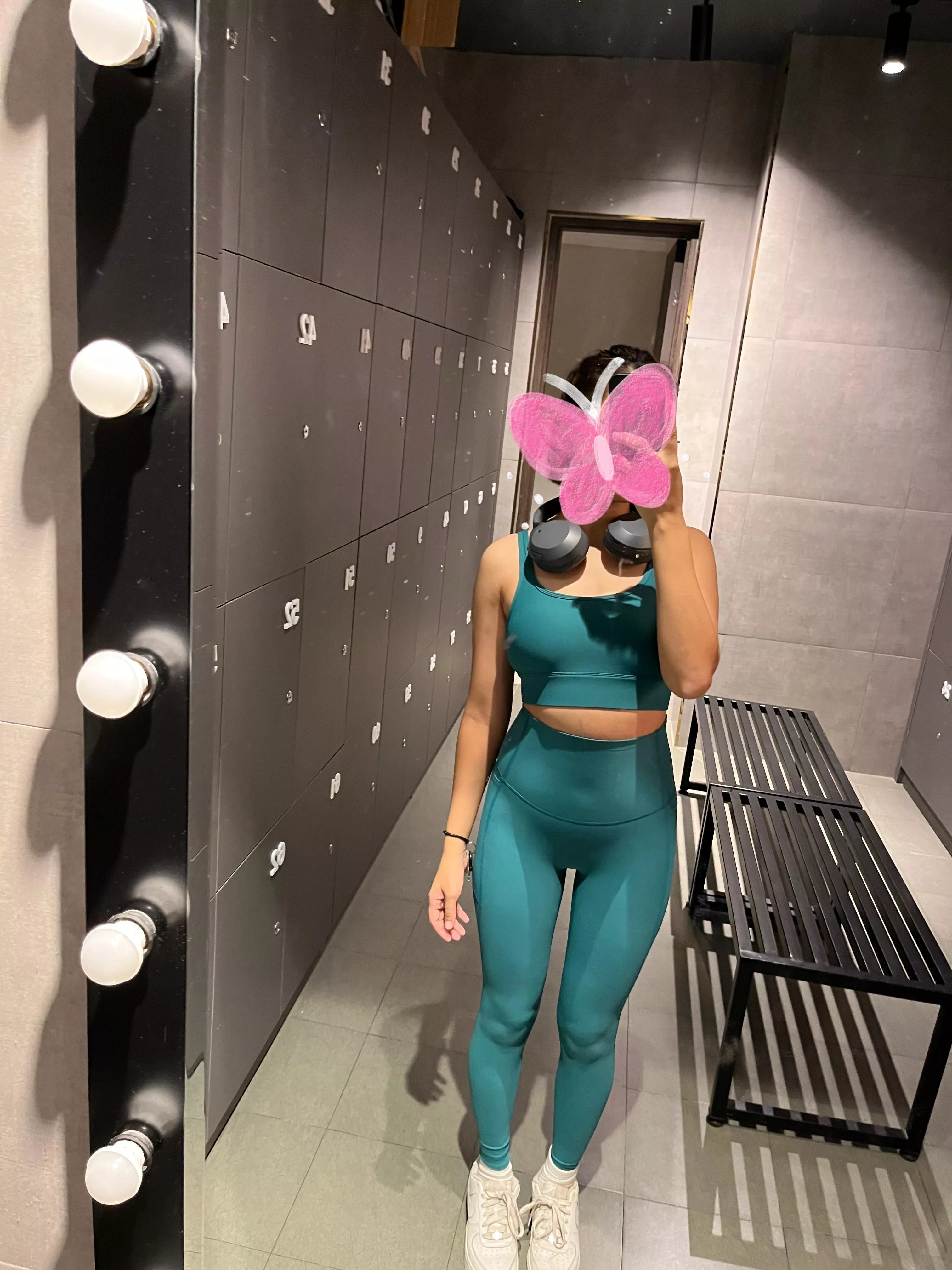 For Valentine’s day, how about i let you lick all the sweat and juices off of my singit after my workout? Would you like that? (f) posted by lakambinix