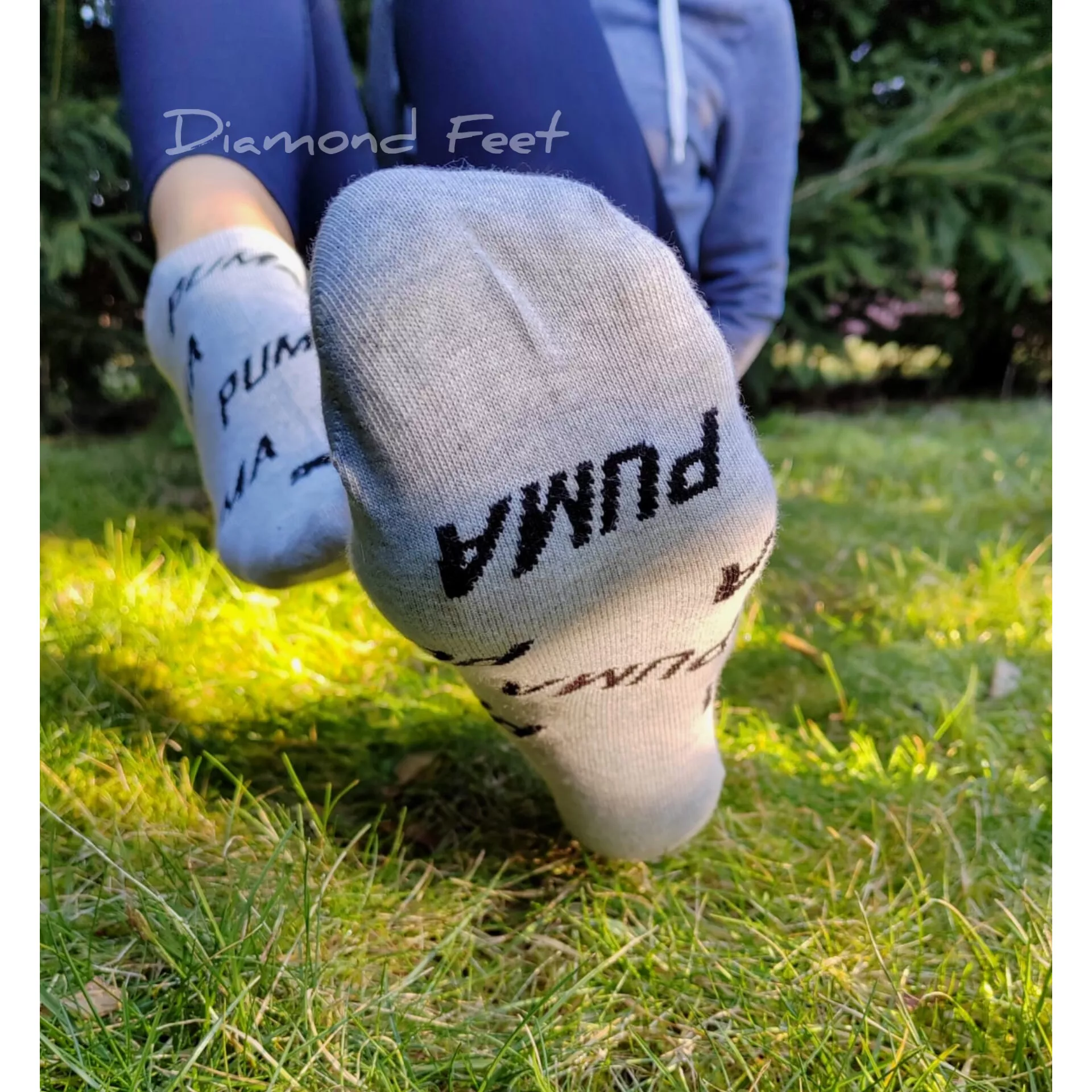 Fuck off thieves ☠️ My official account is just this one! posted by xDiamondFeetx