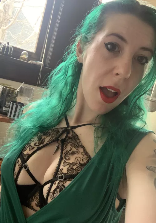 Green on green by sirenskiss3