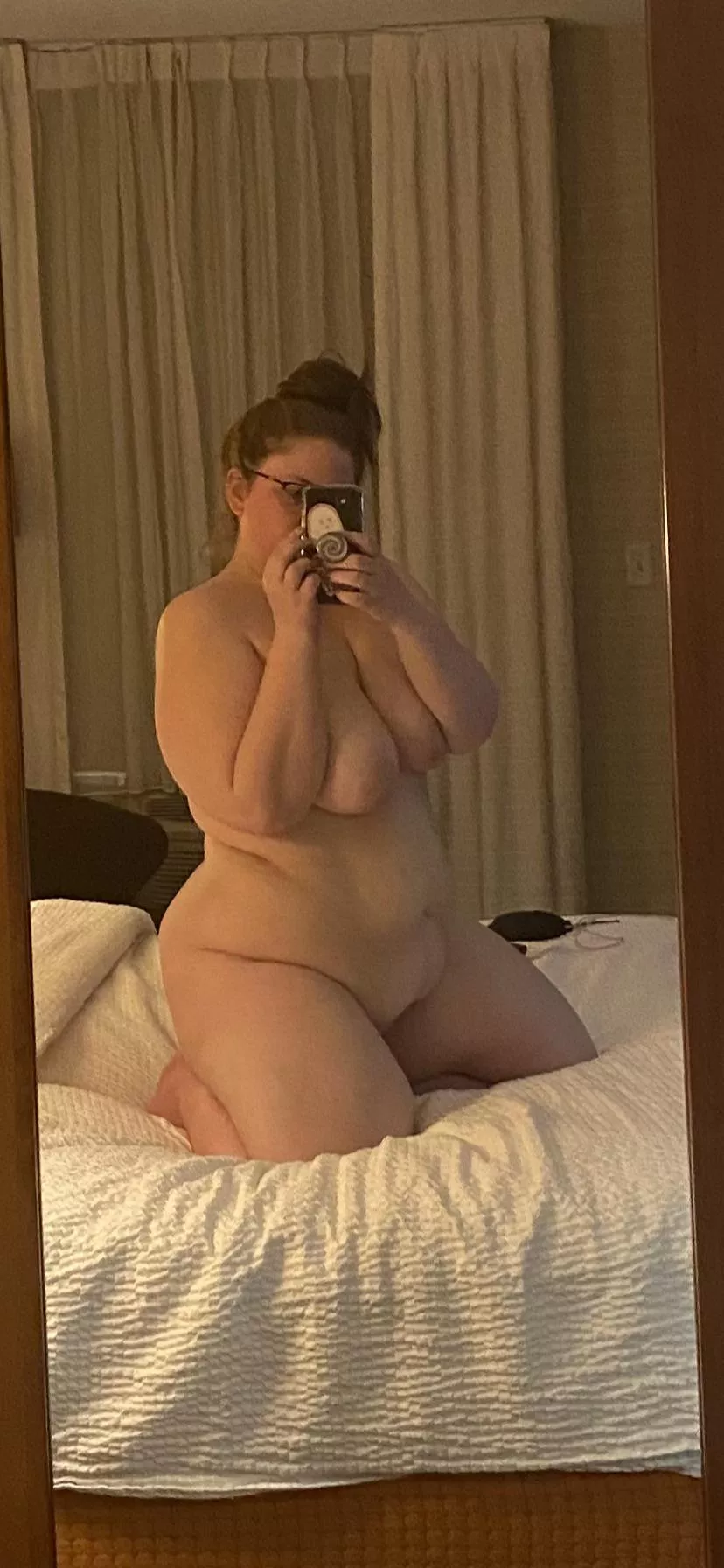 Hands where 👀 posted by whatspom