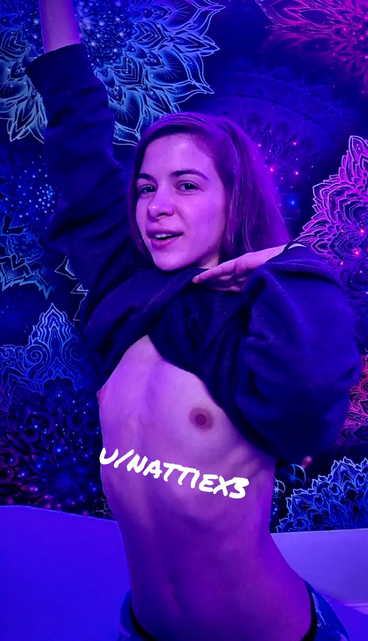 hands where I can see em! (: posted by nattiex3