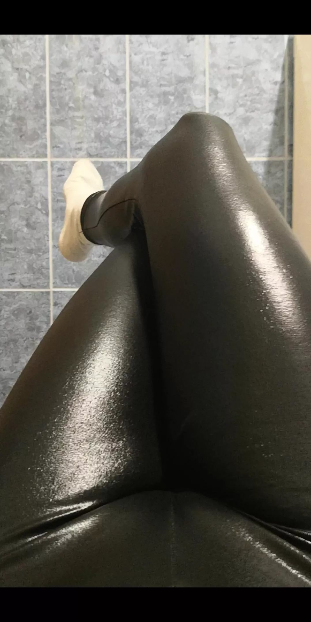 Happy Valentinsday this is for everyone ❤️🙈 posted by LittleLeggingsbabe